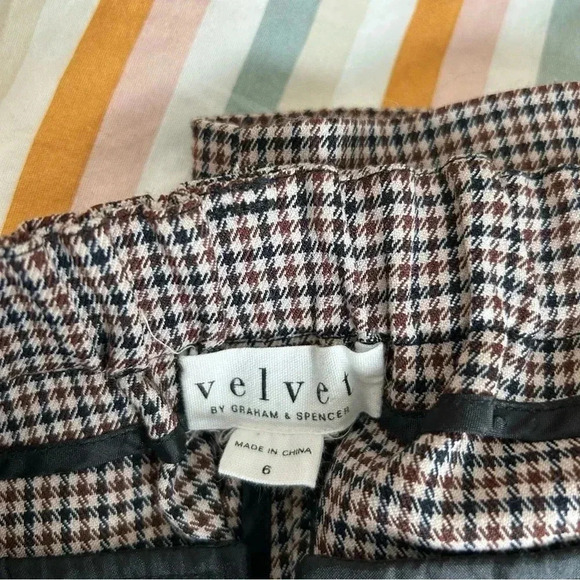 Velvet by Graham & Spencer Plaid Trousers | size 6 - Picture 8 of 9